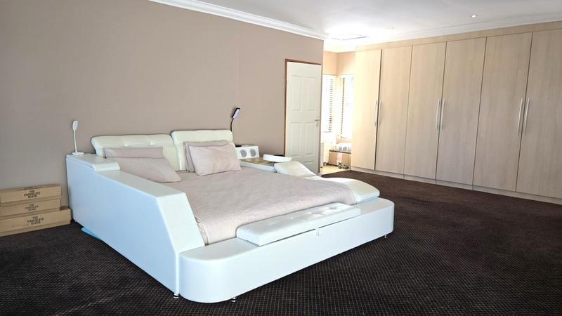 3 Bedroom Property for Sale in Caribbean Beach Club North West